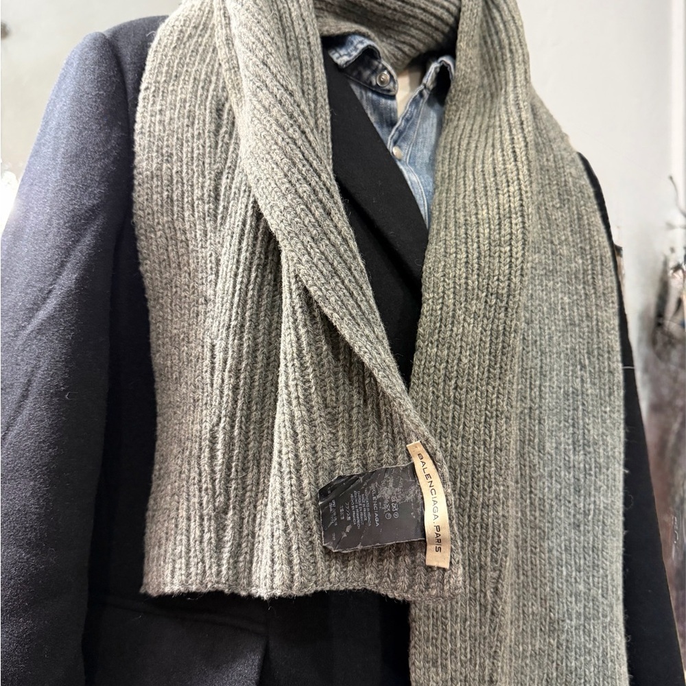 Balenciaga 100% Authentic light grey 100% Lambswool Ribbed Scarf Unisex